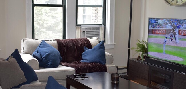 3839 N Greenview Ave unit 3E, Chicago, IL 60613 - photo 2