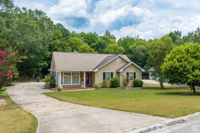 Wooden clapboard cottages are a top architectural style build in Hampton.