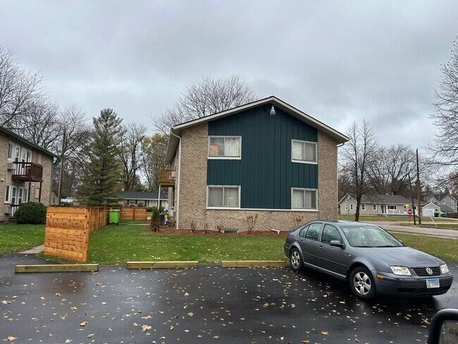 609 Linden Ave unit 3, Hartford, WI 53027 - photo 4