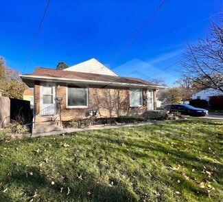 2103 52nd St, Des Moines, IA 50310