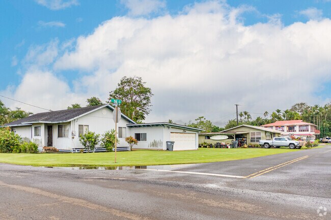 The housing market in Kilauea reflects rural traditional Hawaiian architecture.