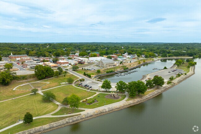 Drake Harbor trails connect to parks and downtown Warsaw.