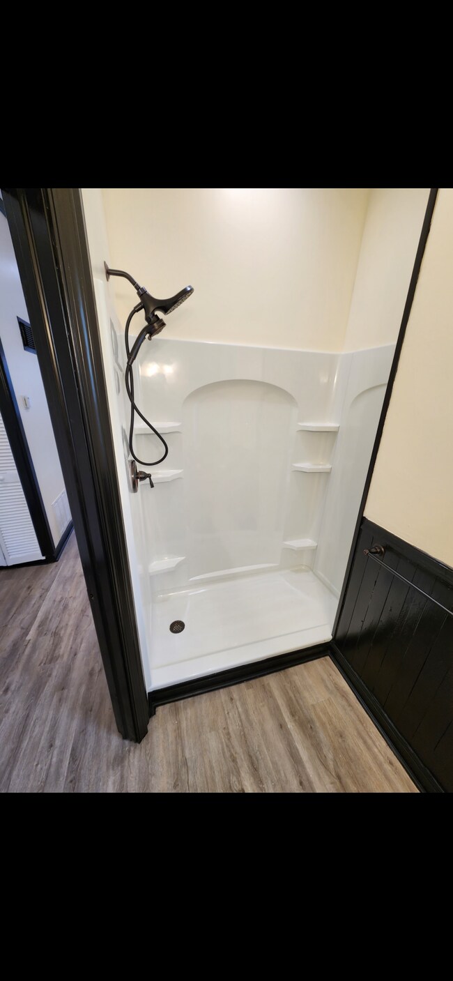 2038 S 4th St unit 2038 2nd floor, Philadelphia, PA 19148 - photo 4