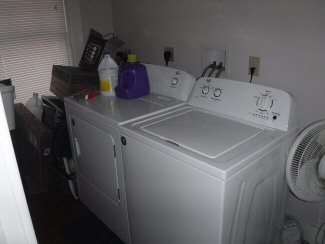 32 College Ave unit 4, Orono, ME 04473 - photo 5