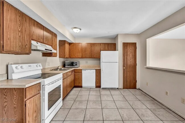 1505 Whitehall Blvd, Kent, OH 44240 - photo 4