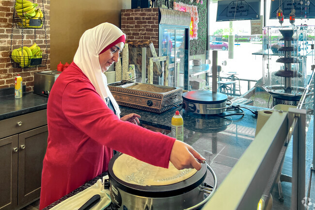 CrepeStop cafe in Misty Meadows offers great variety of deserts and bubble teas.