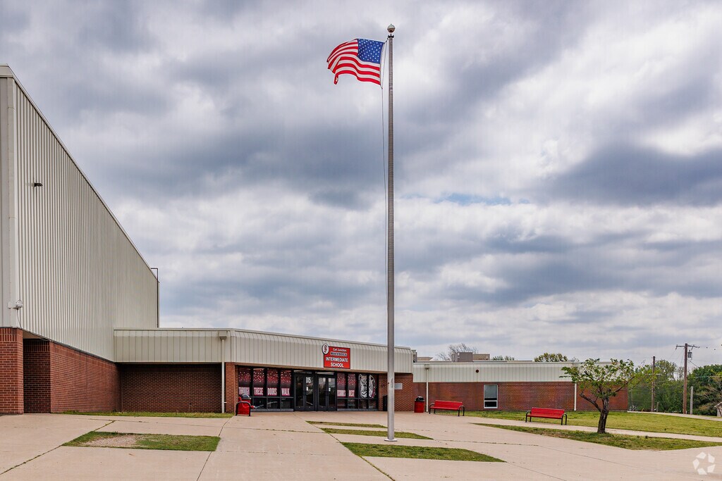 Carl Junction Intermediate School is part of the Carl Junction School District.
