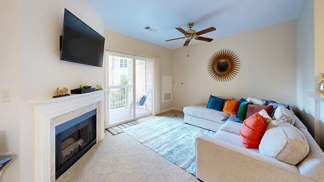 2204 Westcourt Ln unit 313, Herndon, VA 20170 - photo 2