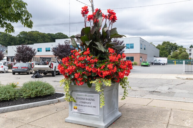 The Mount Washington neighborhood is home to a variety of businesses, restaurants, and shops.