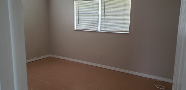 5644 Pierce St unit 2/1 Duplex, Hollywood, FL 33021 - photo 6