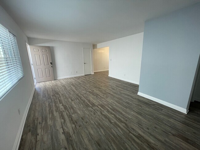 718 N Guadalupe Ave unit 4, Redondo Beach, CA 90277 - photo 6