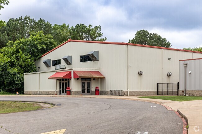 Randall G. Lynch Middle School is a highly rated, public school located in Farmington.