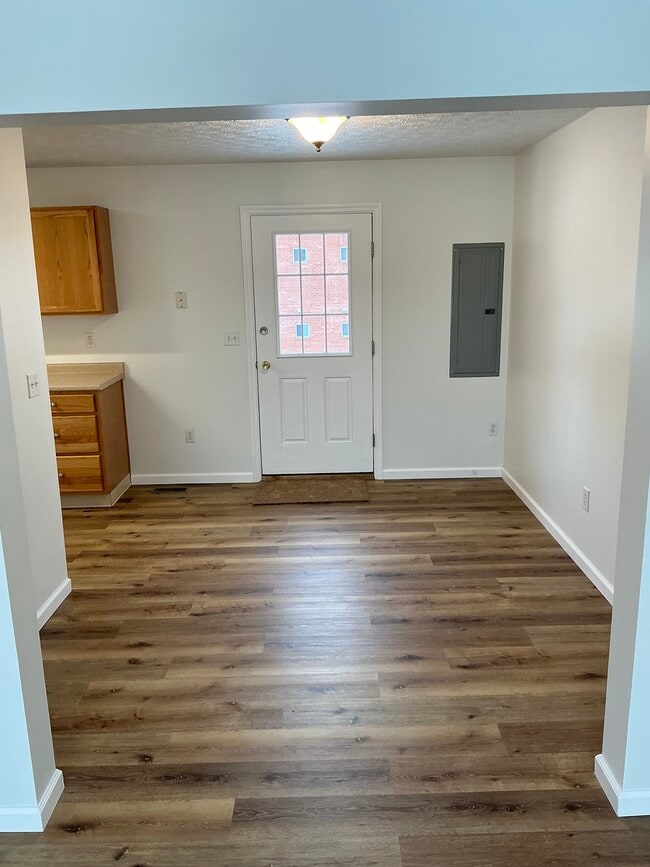 859 E Saint Johns St, Morgantown, WV 26505 - photo 3