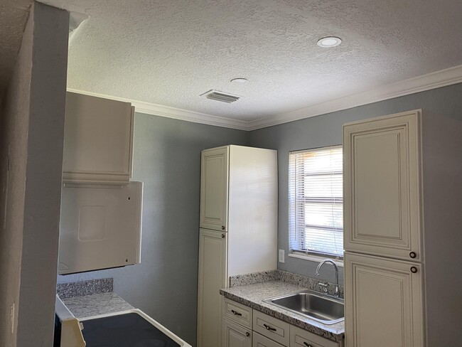 Kitchen & Window