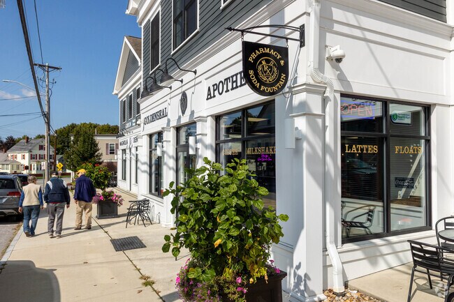 The walkable streets in North Andover offer a plethora of shopping options.