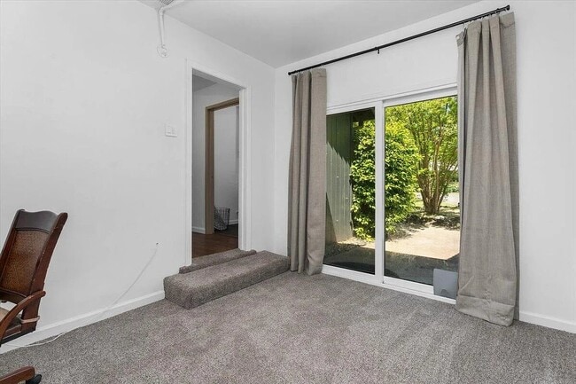 2551 S Waverly Ave, Redding, CA 96001 - photo 6