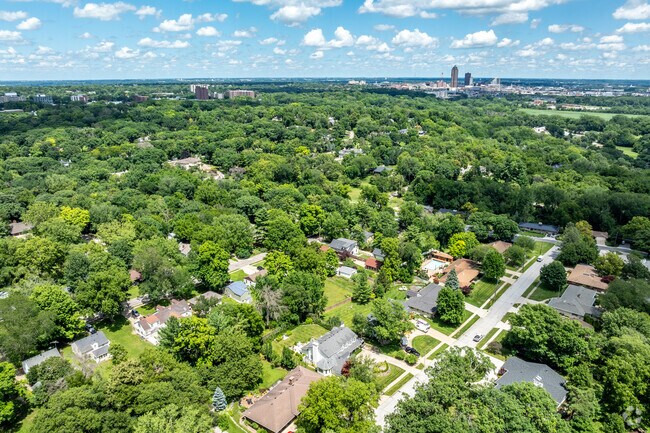 Salisbury Oaks is known for its quiet and mature neighborhood, while being minutes from downtown