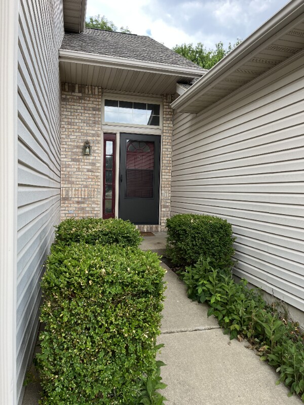 1208 E Jeffery Dr, Mahomet, IL 61853 - photo 2