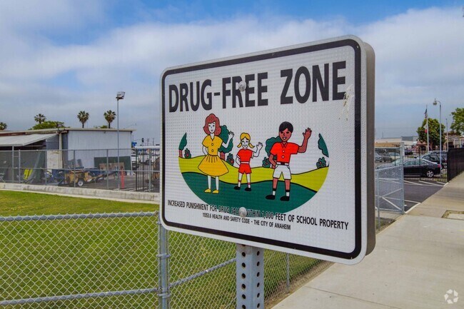 Paul Revere Elementary School sign shows a drug free zone.