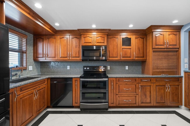 Bayshore Towers unit 904, Fort Lauderdale, FL 33304 - photo 5