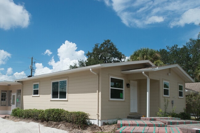 4302 W North A St unit Cottage, Tampa, FL 33609 - photo 2