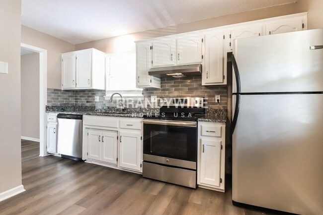 1909 NE Mckee Ln, Lees Summit, MO 64086 - photo 4