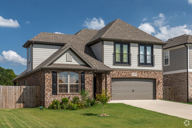 Some homes in Lowell are split levels.