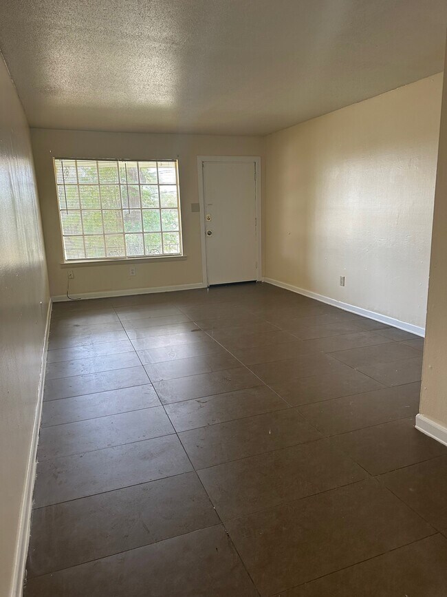 3720 Outland Rd, Memphis, TN 38118