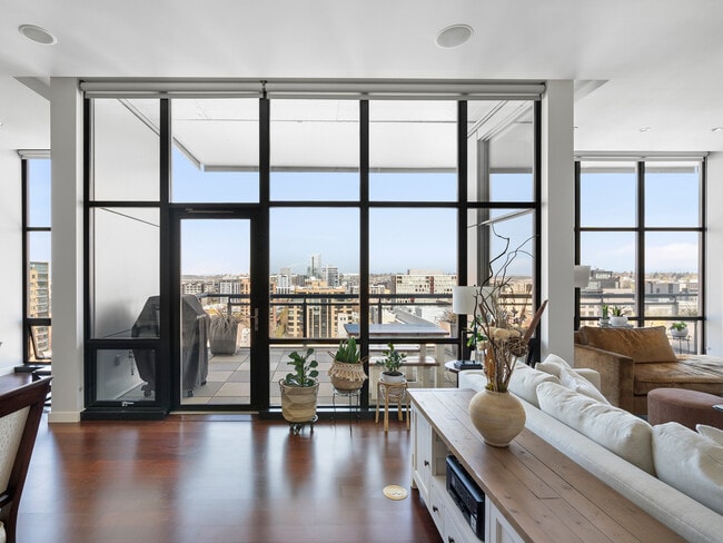 Block 3 - The Henry unit 1414, Portland, OR 97209 - photo 3