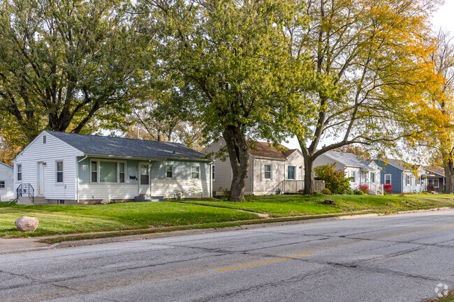 A row of bungalows in Central Avenue in Edgewood District.
