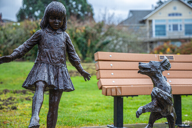Beautiful sculptures can be found all around the First Hill neighborhood.