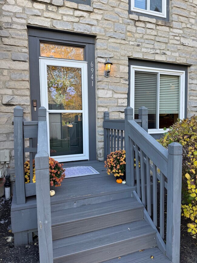 6941 Dublin Village Dr, Dublin, OH 43017