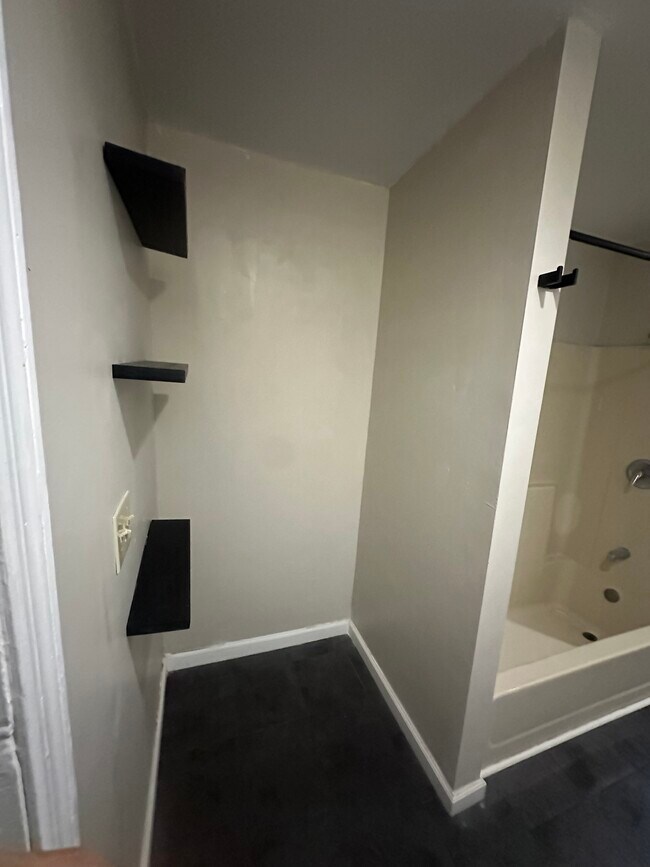 218 N 5th St unit 2, Allentown, PA 18102 - photo 6