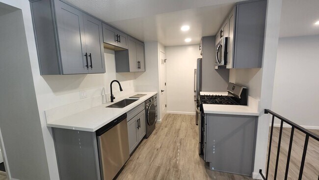 579 James Ave unit 1, South Lake Tahoe, CA 96150 - photo 5