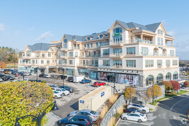 There are dozens of shopping and dining locations at Chapel View just outside Warwick.