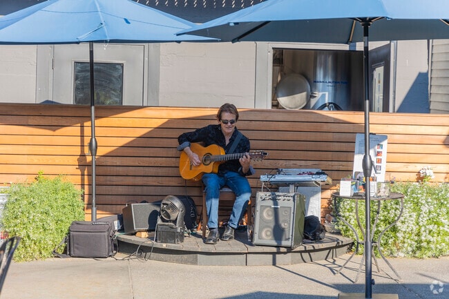 The Calistoga Inn Restaurant & Brewery regularly features live music.