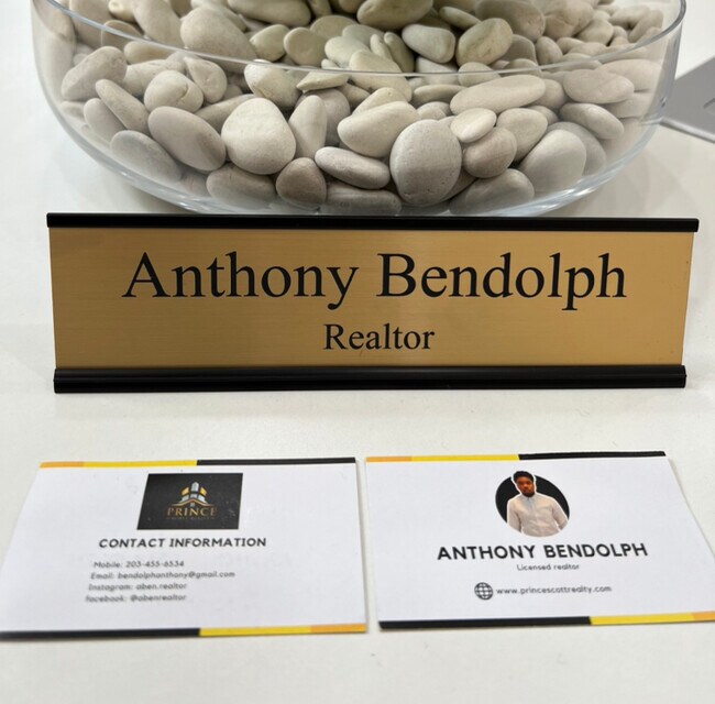 Agent Photo
