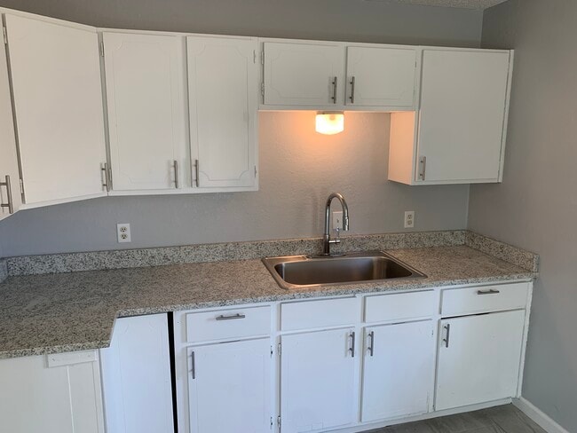 1016 N Roosevelt Ave, Sand Springs, OK 74063 - photo 7