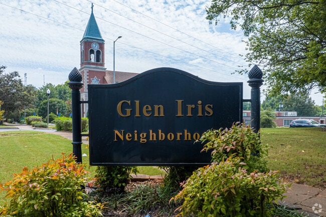 Enjoy your time exploring the quiet community of Glen Iris.