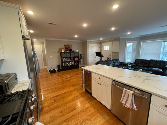 116 Holland St unit 2L, Somerville, MA 02144 - photo 6