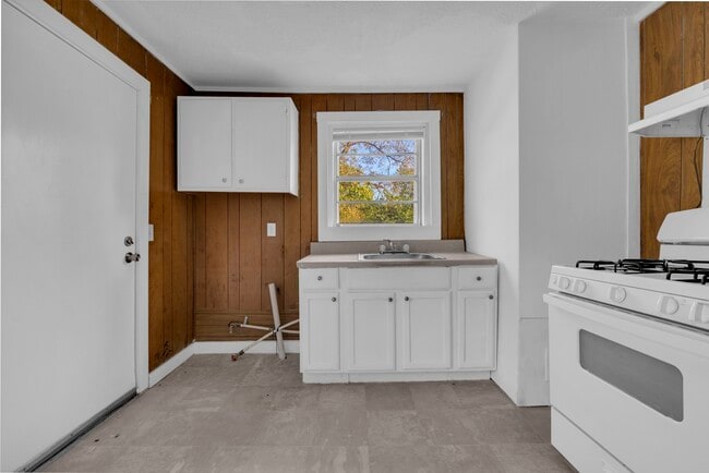 92 Tom Bayne St, West Point, MS 39773 - photo 4