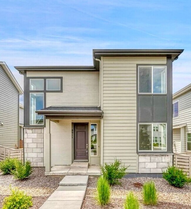 8911 Eagle River St, Littleton, CO 80125