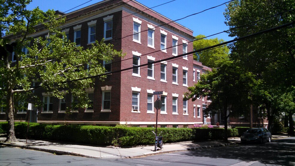 51 Manchester Rd unit 2-bed Brookline U3, Brookline, MA 02446 - photo 1