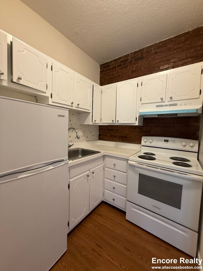 70 S Huntington Ave Unit 15, Boston, MA 02120