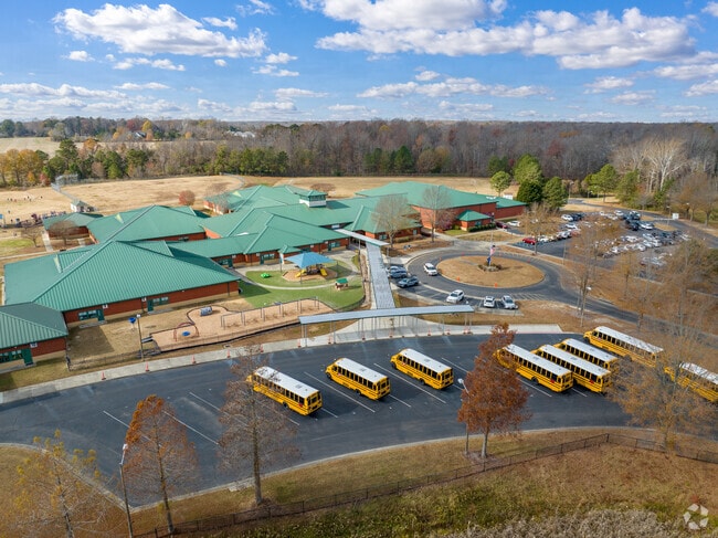 Stonehouse Elementary School has an ample amount of parking for parents and faculty.