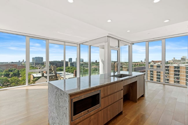 103 W Hill St, Chicago, IL 60610 - photo 2