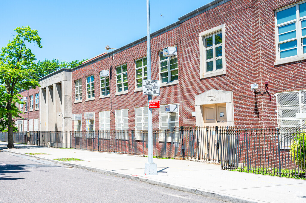 P.S. 184 - Flushing Manor is a highly rated, public school located in Whitestone, NY.