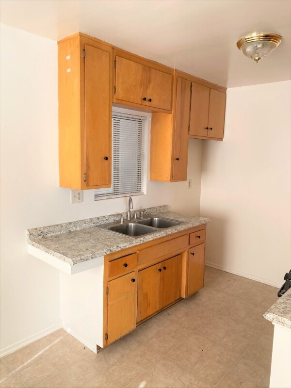 638 Silverwood Ave unit 3, Upland, CA 91786 - photo 7
