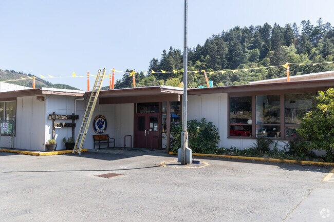 Riley Creek Elementary School is a public school in Gold Beach, OR.