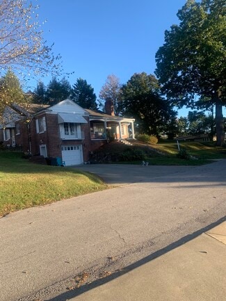 812 Breezemont Dr, Charleston, WV 25302